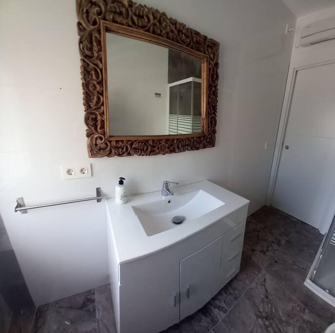 Cerca Del Puerto Y Del Paseo Apartment *